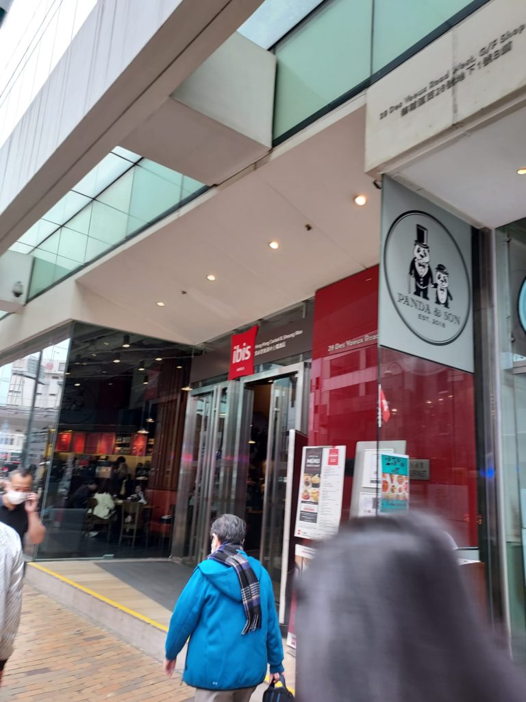 Restaurants and Coffee shops resides ibis Hotel Sheung Wan