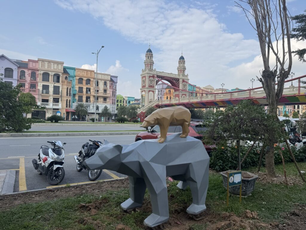 Honoi Mega Grand Word: Where East Embraces West in a Single Spectacular Stride