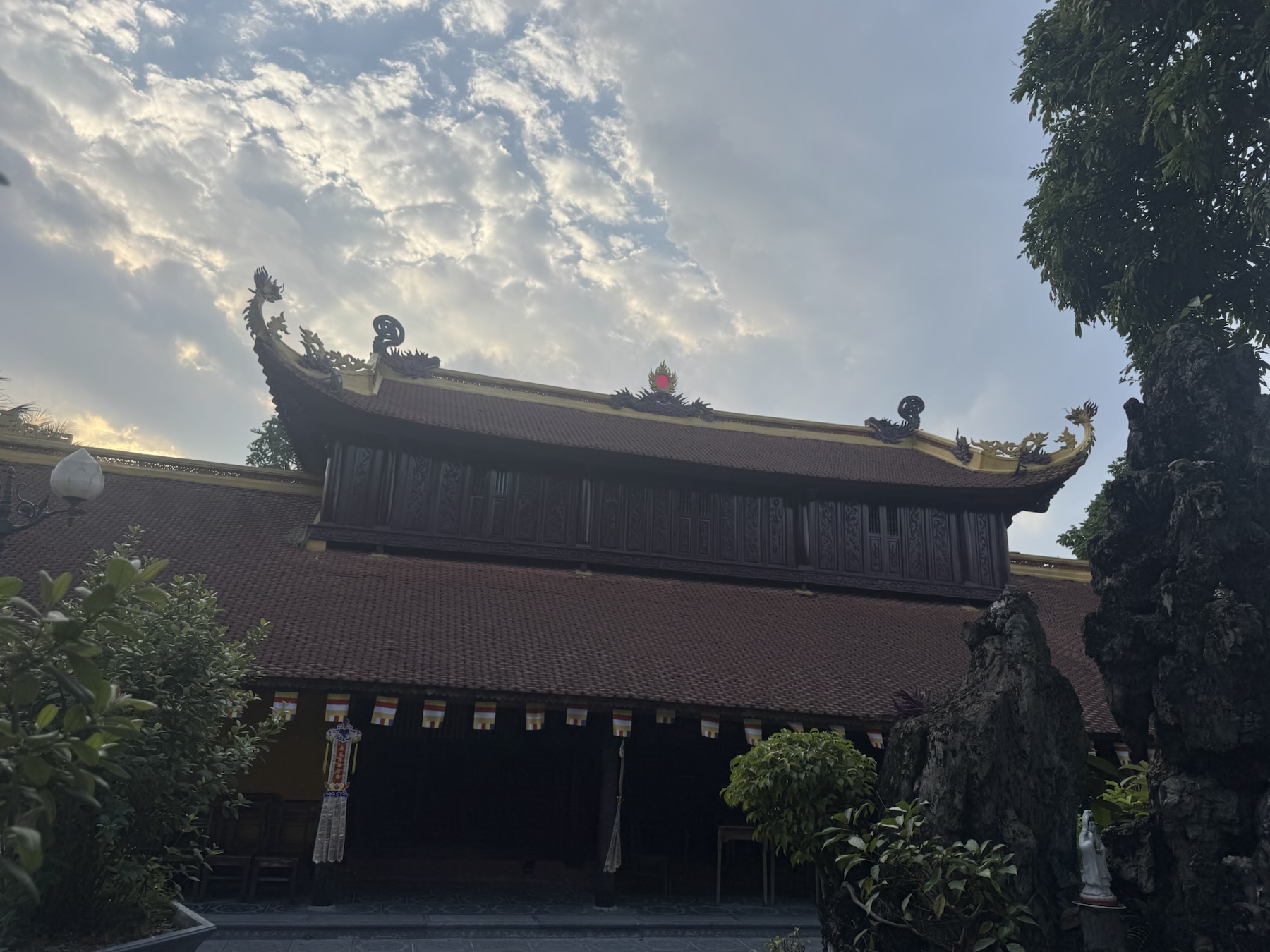 Discovering Tran Quoc Pagoda: Hanoi’s Timeless Spiritual Sanctuary